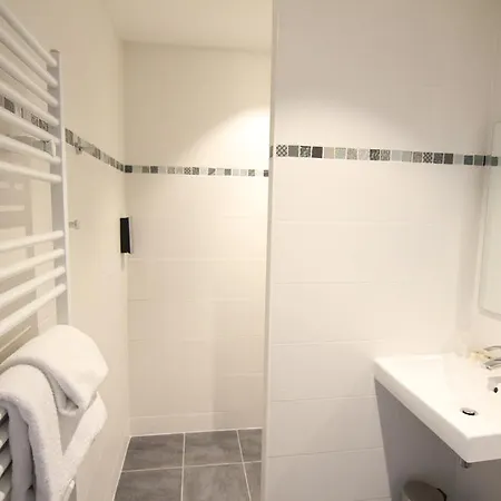 Logis - La D'amiens Hotel