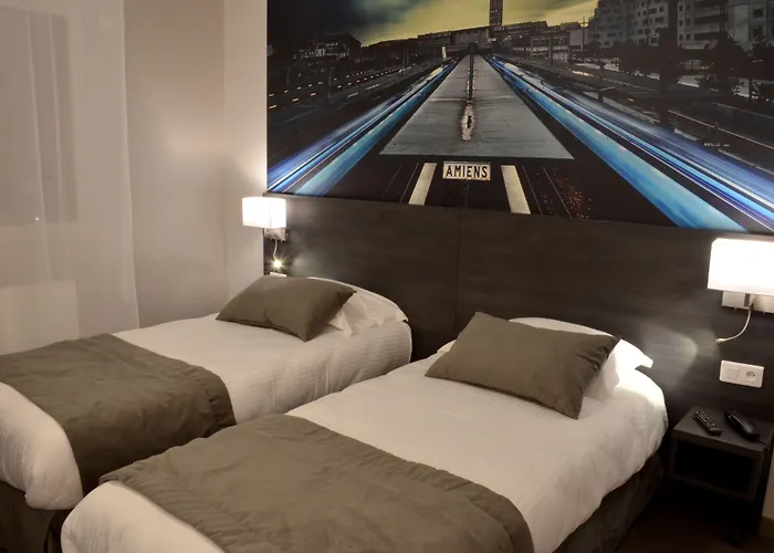 Logis - La D'amiens מלון 3*