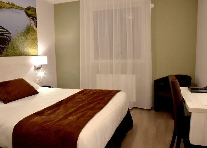 Logis - La D'amiens מלון 3*