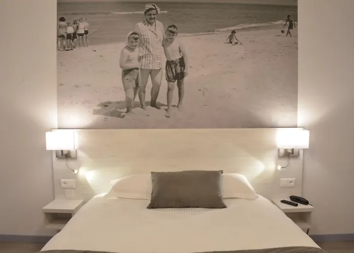 Logis - La D'amiens מלון 3*