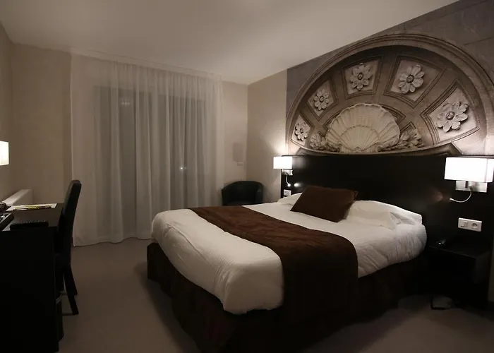 Logis - La D'amiens מלון 3*