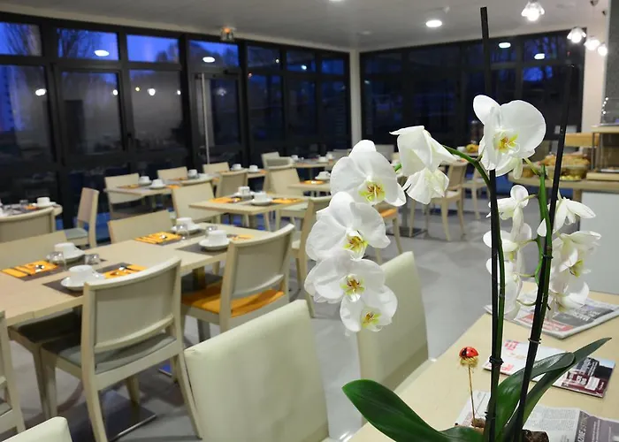 Logis - La D'amiens 3* אמיינס