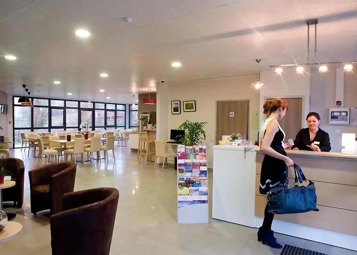 מלון Logis - La D'amiens אמיינס